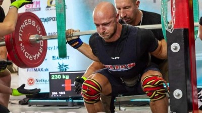 Policista Denis Kovačík z obvodního oddělení Rumburk získal zlato na mistrovství světa v silovém trojboji. Fotozdroj: Policie ČR