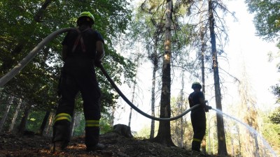 HŘENSKO: Znovu se objevují ohniska. V terénu neustále zasahuje přes 600 hasičů
