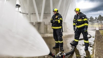 V Unipetrolu v noci hořelo v technologické části. Na místě jsou stále vyšetřovatelé