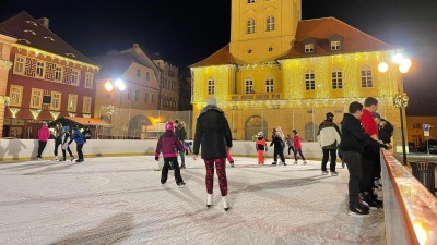 Rozpis využití kluziště v Žatci. V neděli je led uzavřen kvůli vystoupení krasobruslařů!