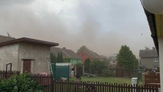 Když se zvedne vítr, nese se prach z velkolomu do okolních obcí. Proto těžaři nasadili zkrápění. Foto: Jitka Fárová