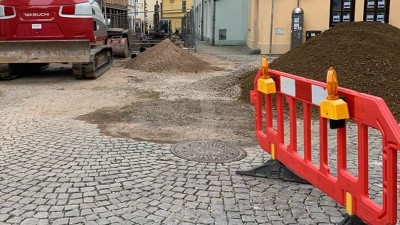 Pokračuj&iacute;c&iacute; rekonstrukce vodovodu uzavře dal&scaron;&iacute; &uacute;sek Husovy ulice