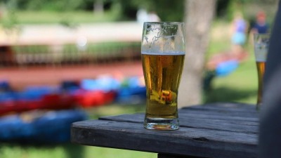 Žatec výrazně rozšířil zákaz pití alkoholu na veřejnosti