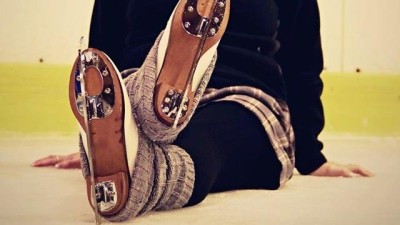 Žatec už brusl&iacute;! Na n&aacute;měst&iacute; se otevřelo v&aacute;nočn&iacute; kluzi&scaron;tě