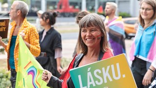 V průvodu se nepropagovala jen láska pro všechny, ale třeba taky mír pro válečnými konflikty sužované země. Foto: Karel Horký
