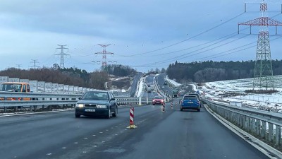 Dálnice D7 u Panenského Týnce několik dní před otevřením. Foto: Oldřich Hájek