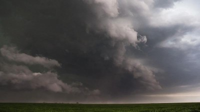 Extrémní bouřka postupuje Ústeckým krajem. Meteorologové hlásí supercelu