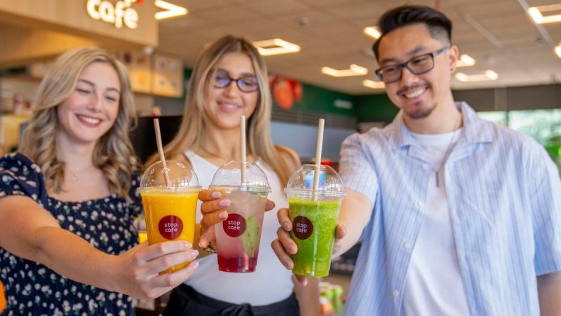 ORLEN před začátkem prázdnin spustí na svých vybraných čerpacích stanicích prodej ledových káv, čerstvých džusů a limonád. FOTO: ORLEN Unipetrol