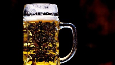 Češi kvůli pandemii pijí nejméně piva minimálně od roku 1989. O „tvrdý alkohol“ ale zájem příliš neklesá