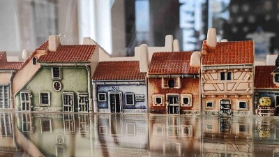 FOTO: Modrodům v Dubí nabízí výstavu ručně vyráběných miniatur domů