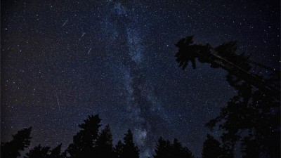 Zpátky do tepla: Odpolední maxima překročí 30 °C. A uvidíme i Perseidy?