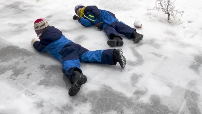 V Ústeckém kraji jsou kvůli ledovce desítky zraněných lidí. Havarovalo i šest sanitek