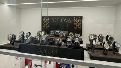 Hodinky této značky se prodávají po celém světě. Nechybí ani v nabídce Zlatnictví U Radnice v Lounech. Foto: město Louny