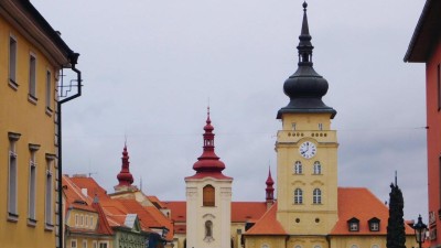 Týden v Žatci: První schůze zastupitelů, výročí vzniku ČSR, mávání vlajkami na komínech