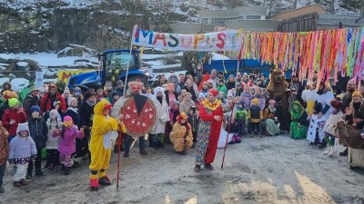 TIP NA V&Yacute;LET: Zoo v sobotu ožije masopustn&iacute;m vesel&iacute;m! Tě&scaron;te se na hody, průvod městem i prase, co sl&eacute;tne ze střechy