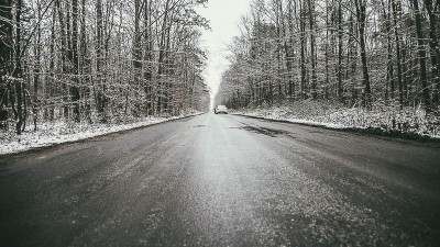 Až do Vánoc pozor na černý led! Meteorologové vydali aktuální výstrahu