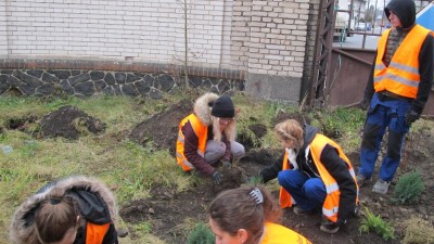 OBRAZEM: Studenti ze Žatce z oboru Agropodnikání pomohli s výsadbou zeleně