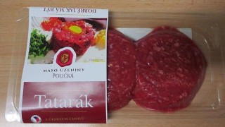 Potravinářská inspekce zjistila přítomnost bakterie Escherichia coli v tatarském bifteku z Lidlu. Foto zdroj: SZPI