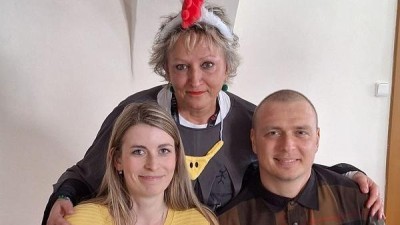 Měl dostat &scaron;anci na život, d&aacute;rce ale na posledn&iacute; chv&iacute;li couvl. T&aacute;ta z Loun teď bojuje o čas