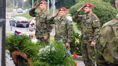 FOTO: Setkání u Památníku letců v Žatci připomnělo odvahu bojovníků za svobodu