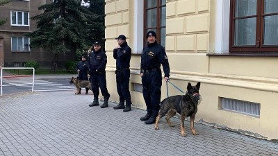 FOTO: Soud s Pavlem Zítkem byl odročen. Dezinformátor nepřišel