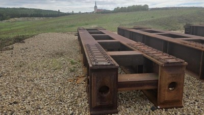 Kostel od svého původního umístění na to současné urazil trasu dlouhou 841,1 metrů. Dnes tuto událost připomíná i fragment původních kolejí. Foto: jip