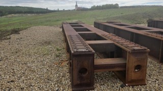 Kostel od svého původního umístění na to současné urazil trasu dlouhou 841,1 metrů. Dnes tuto událost připomíná i fragment původních kolejí. Foto: jip