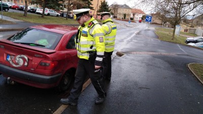 Opilý muž z Loun měl zůstat raději zůstat doma. On se ale rozhodl řídit auto