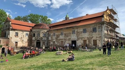 TIP NA VÍKEND: Historický šerm, dobové pokrmy nebo prohlídky interiérů. Zámek Poláky zve na Podzimní slavnost