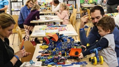 TIP NA V&Iacute;KEND: IQ Play Festival opět v Litv&iacute;nově! Schola Humanitas se na tři dny proměn&iacute; v obř&iacute; hernu