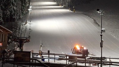 První lyžování v Krušných horách startuje už dnes. Potůčky otevírají vlek, Klínovec se přidá v pátek