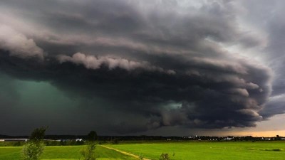 Meteorologové vydali výstrahu před silnými bouřkami, ojediněle se mohou objevit i kroupy