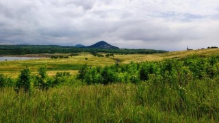 Mostecká krajina na samém začátku léta, 22. června 2021. Foto: Oldřich Hájek