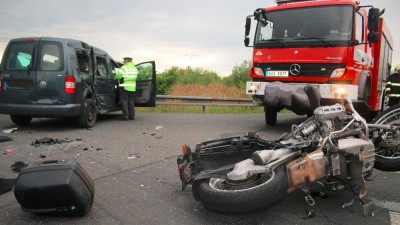 Policisté vyšetřují tragickou nehodu motorkáře u obce Libčeves. Hledají svědky a řidiče