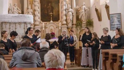 FOTO: Vystoupení pěveckého sboru a výstava fotografií v Radíčevsi vynesly pro Stebno další peníze