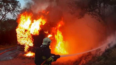 OBRAZEM: Linkový autobus u Hřivic zasáhl požár, takhle ho zničily plameny