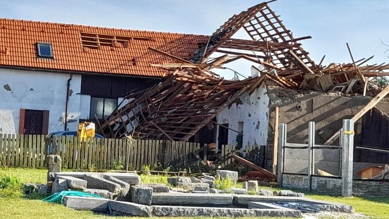 OBRAZ ZKÁZY: Ničivá bouře zasáhla nejvíc Blatno a Stebno. Foto: Oldřich Hájek