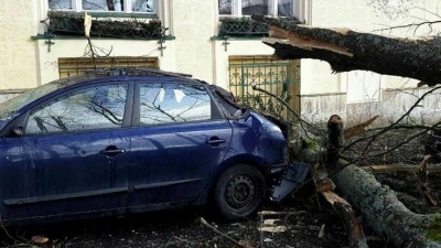 VÝSTRAHA: Do Česka vtrhne vichřice, silný vítr zasáhne Ústecký kraj! Jaká nebezpečí hrozí?