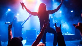 Are&aacute;l z&aacute;mku Pětipsy se totiž po roce opět zahal&iacute; do rockov&eacute;ho a metalov&eacute;ho h&aacute;vu. Foto: Pitfest