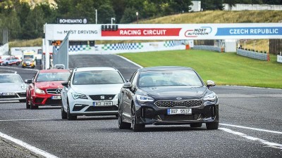 Na okruhu si můžete zajezdit i se svým vlastním vozem. Foto: Autodrom Most