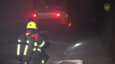 Hasiči zachraňovali lidi z vlaku v železničním tunelu v Březně u Chomutova. Šlo o taktické cvičení