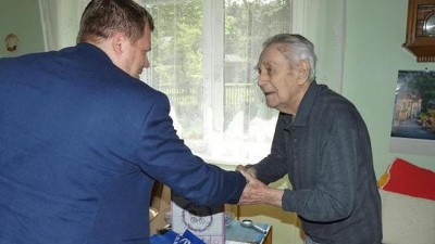 Opravdu úctyhodný věk. Pan František z Loun oslavil 100. narozeniny, dorazila milá návštěva