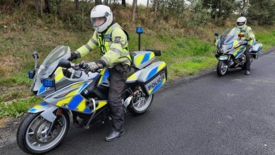 Motocyklisté vyrazili po zimě na silnice. Policisté radí, jak jezdit bezpečně