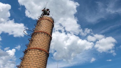 Žatec zahájil průzkum komínů chmelařských skladů. Ten má prohloubit poznání staveb spojených se zpracováním chmele