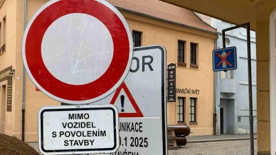Žatecká radnice zveřejnila nový termín pro uzavírku okružní křižovatky v Husově ulici u parku
