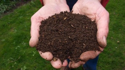 Žatec připravuje komunitn&iacute; kompostov&aacute;n&iacute;, pilotn&iacute; projekt poč&iacute;t&aacute; se spoluprac&iacute; sousedů