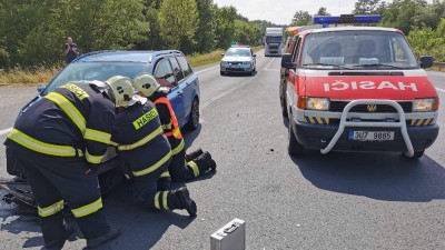 AKTUÁLNĚ: U Sýrovic se srazila tři auta. Na místě je pět zraněných