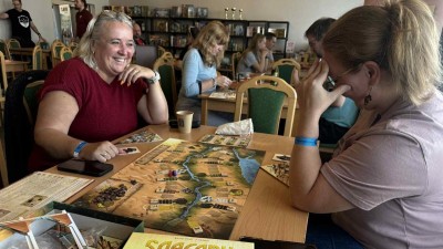 DeskOFFky v Mostě jsou letos největším herním festivalem v kraji. DeskOFFky lákají hráče všech věkových kategorií. Foto: Oldřich Hájek