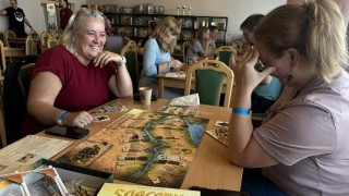 DeskOFFky v Mostě jsou letos největším herním festivalem v kraji. DeskOFFky lákají hráče všech věkových kategorií. Foto: Oldřich Hájek