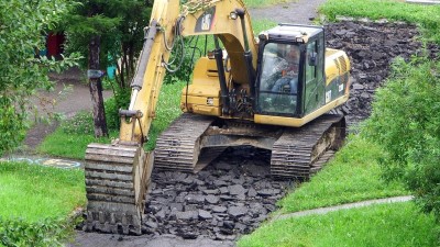 V Pražské ulici v Žatci se opraví další část chodníku. Práce budou trvat do konce dubna